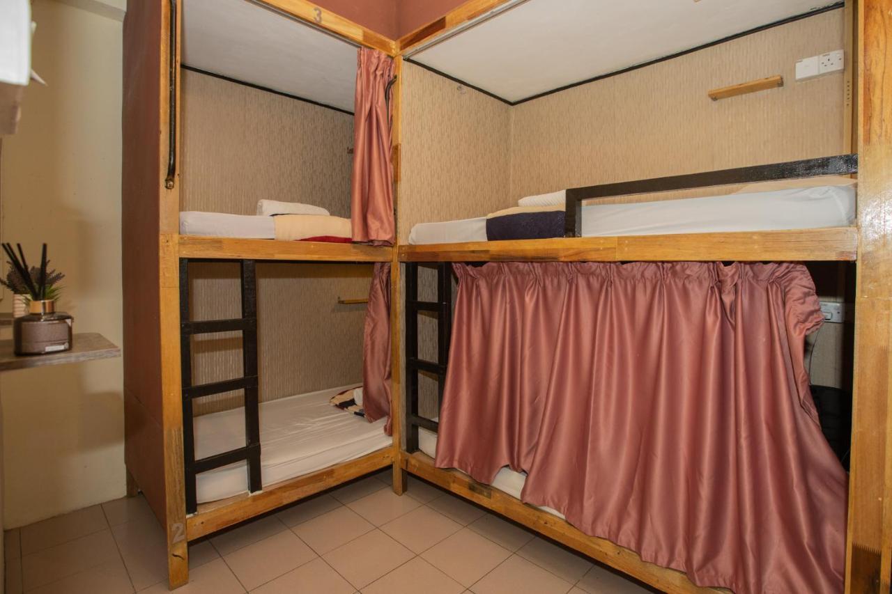 Escape Backpackers Kk Pansiyon Kota Kinabalu Dış mekan fotoğraf