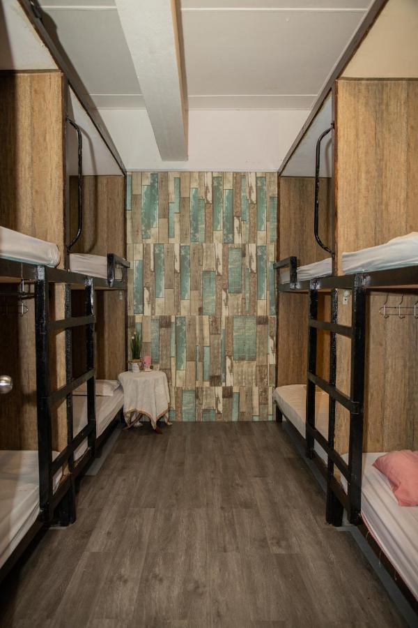 Escape Backpackers Kk Pansiyon Kota Kinabalu Dış mekan fotoğraf